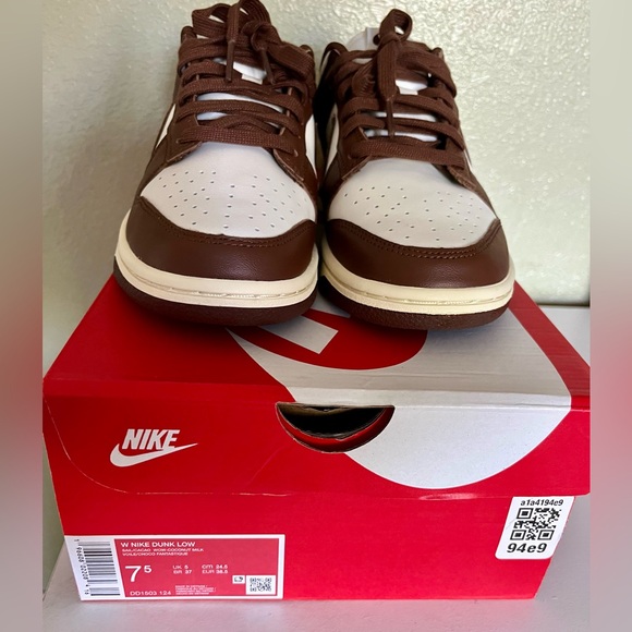 Size 7.5 women’s size 6 men’s dunk low mochas brand new never been worn - Picture 2 of 5
